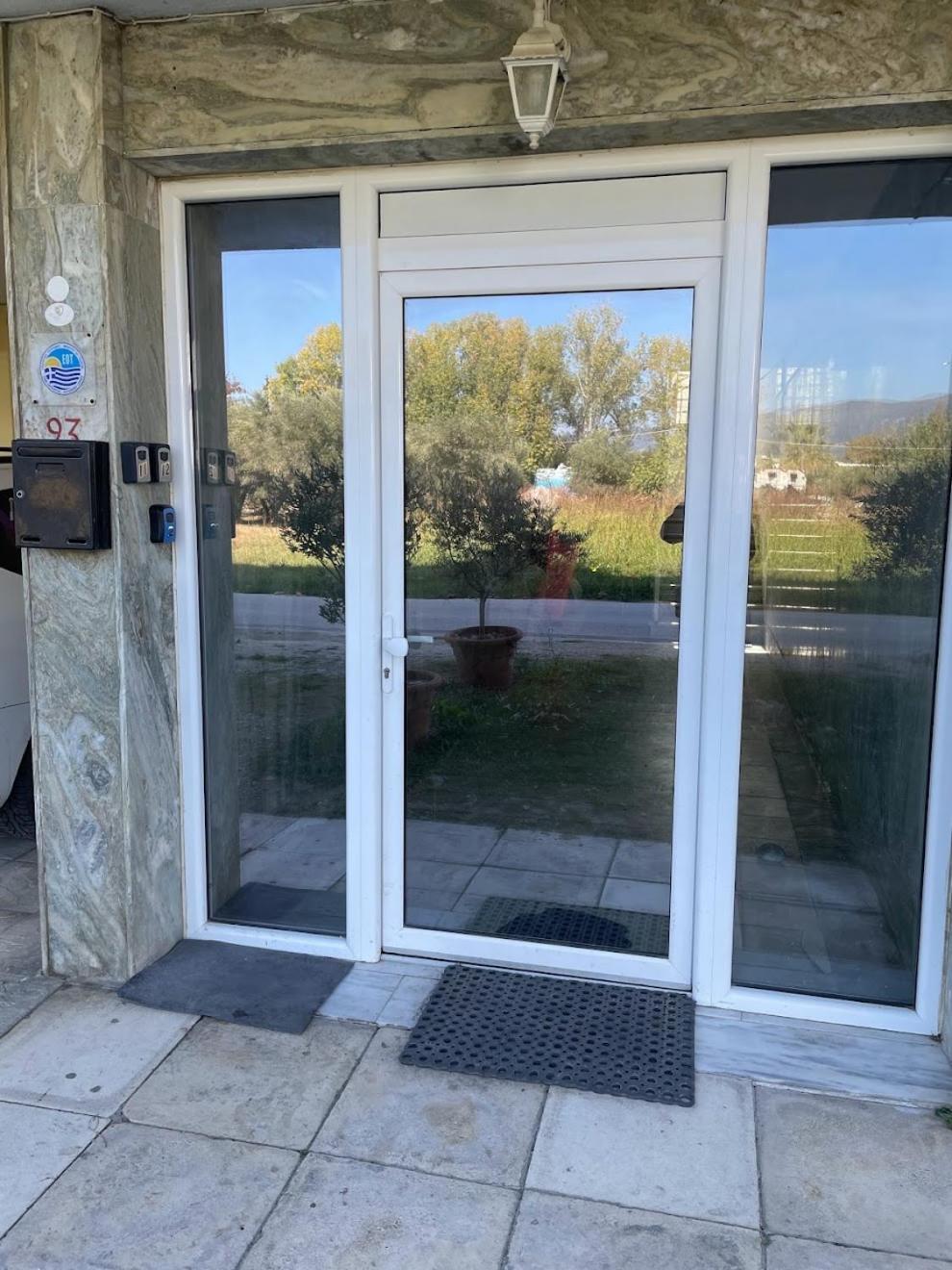 Kletnikovi Apartment Аспровалта Екстериор снимка